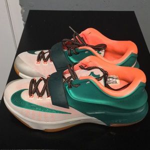 Basket ball sneakers